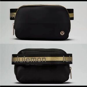 Lululemon bundle dual pouch wristlet + belt bag